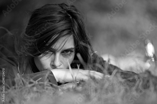 Wallpaper Mural Femme regard colère yeux nature visage énervé Torontodigital.ca