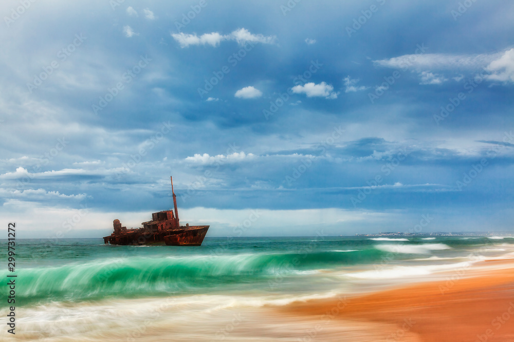 Sea Sygna Shipwreck beach blur