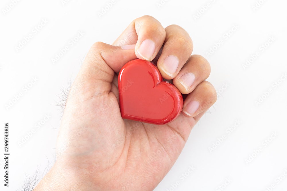 Fototapeta premium ハートを持つ男性の手