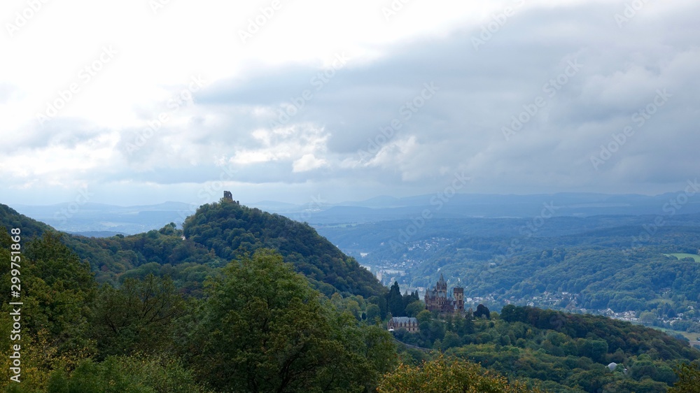 Fototapeta premium Blick über das Siebengebirge am Rhein, Landschaftspanorama