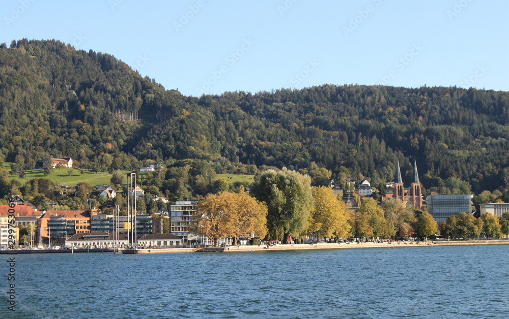 Herbstlicher Blick auf Bregenz am Bodensee