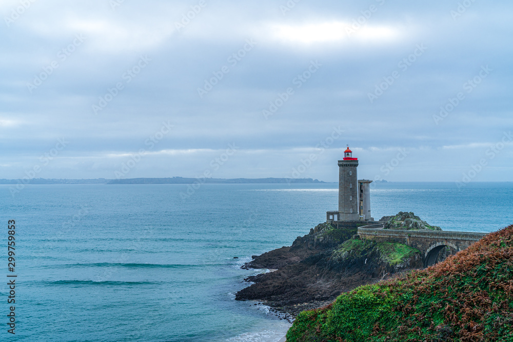 F, Bretagne, Finistère, Küste, Leuchtturm an der Pointe Minou