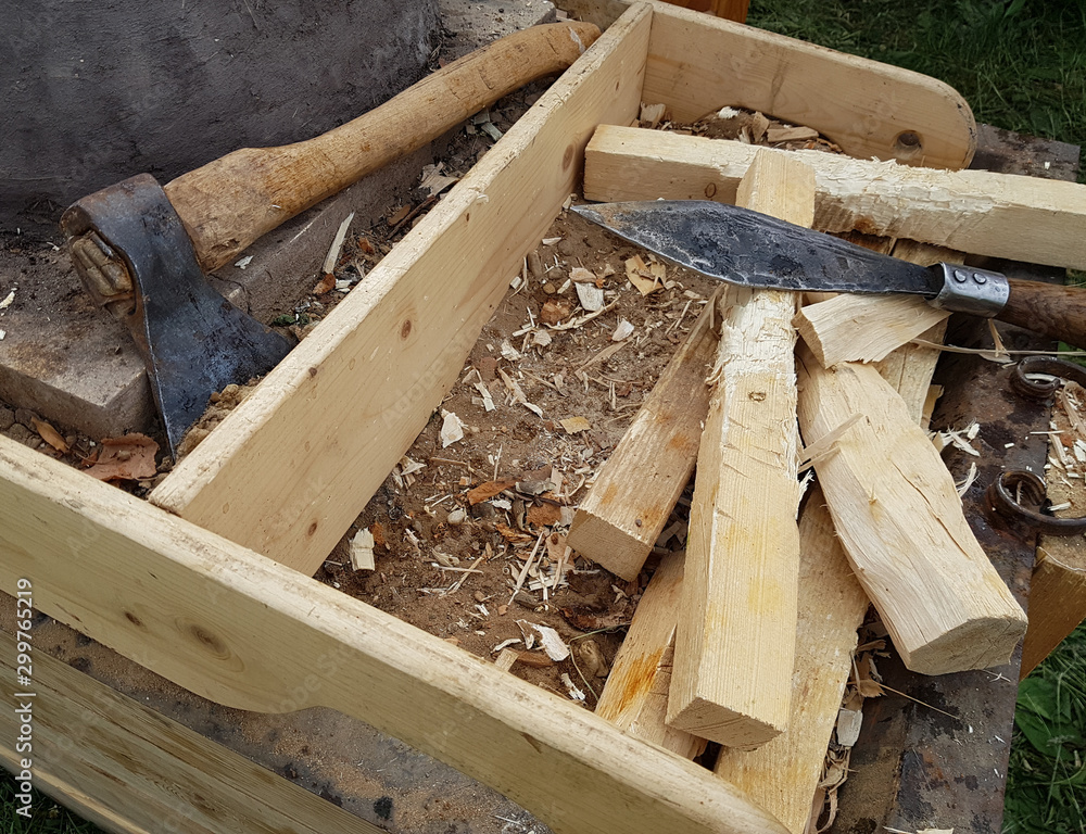 Wooden box and equipment for manual woodworking. Wooden box and equipment for manual woodworking.