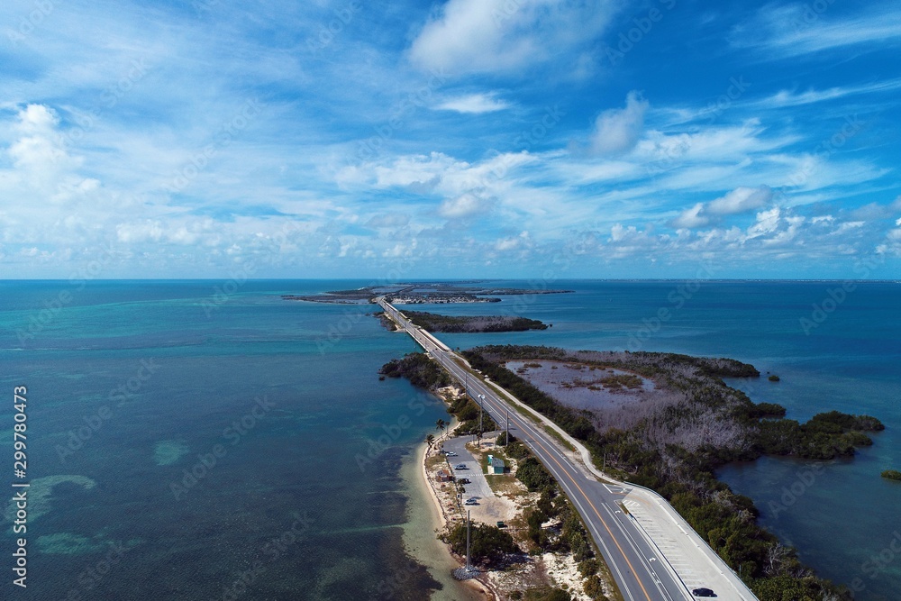 Obraz premium Aerial view of famous bridge in the way to Key West, Florida Keys, United States. Great landscape. Vacation travel. Travel destination. Tropical scenery. Caribbean sea.