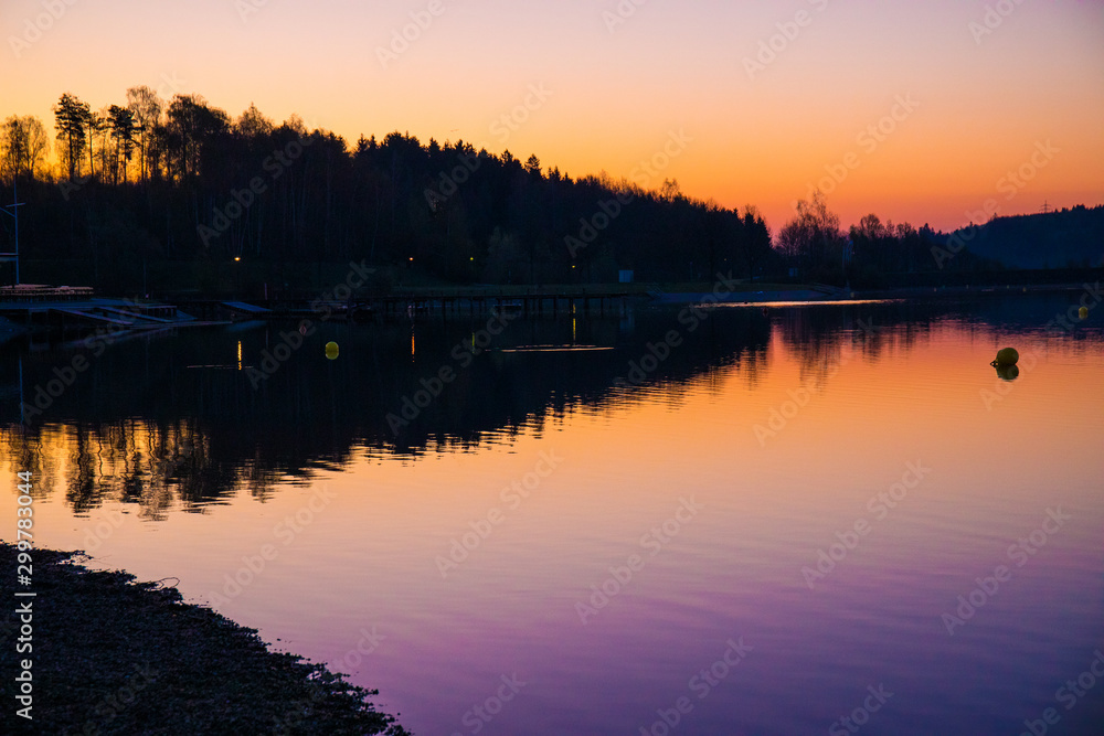 Blaue Stunde und Sonnenaufgang am Untreusee