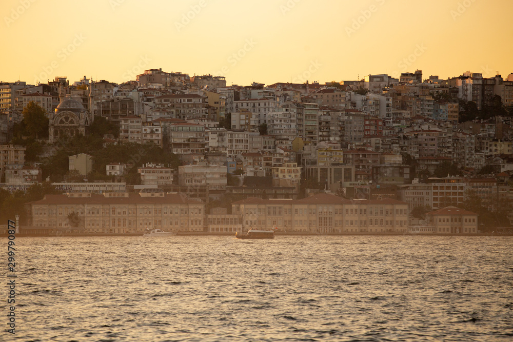 Abendsonne über dem Bosporus, Golden Hour in Istanbul, Türkei