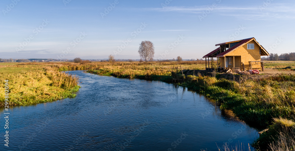 Dolina rzeki Supraśl, jesienny dzień nad rzeką Supraśl, Podlasie, Polska - obrazy, fototapety, plakaty 
