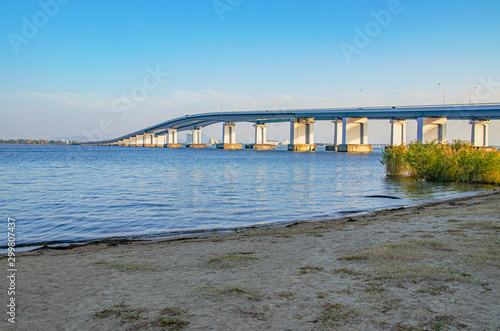 滋賀　琵琶湖と琵琶湖大橋 © peia