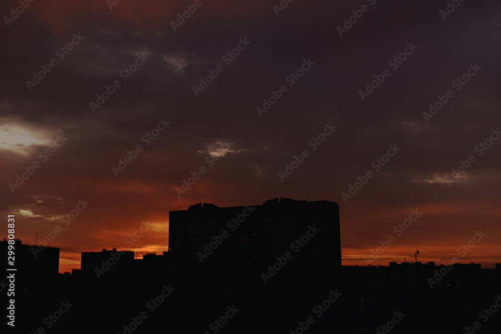 Obraz premium Beautiful autumn sunset from the window overlooking the city.