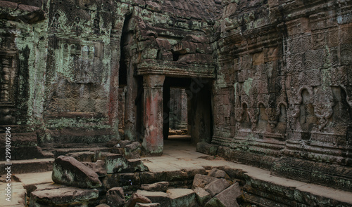Fotografie, Obraz Cambodian Acient Murals and cave paintings on Agkor Wat temple walls