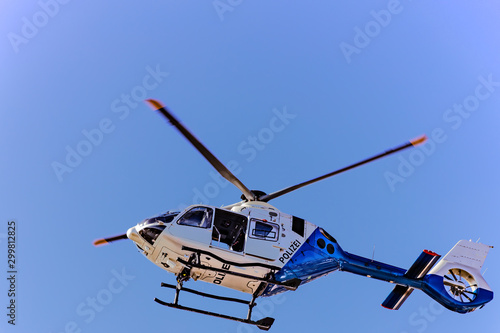Polizei Hubschrauber beim Flug photo