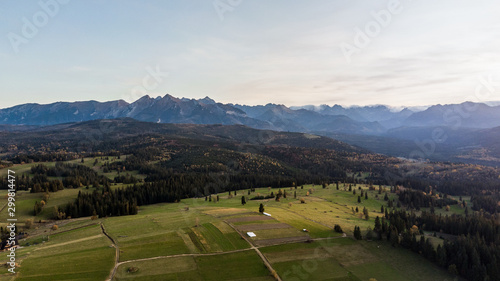 Zachód słońca - polskie tatry - widok z drona