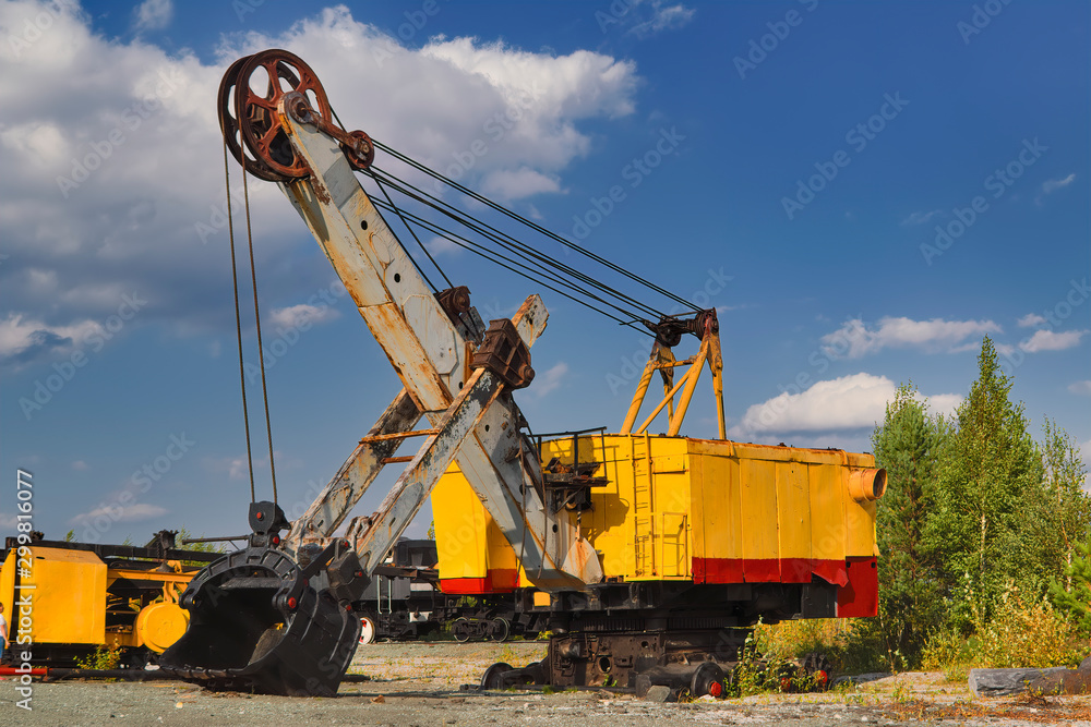 An old mining excavator against the sky.
