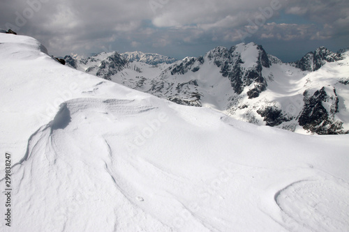 Obraz na płótnie Snow pattern on the ridge of Tatra Mountains, Slovakia w salonie