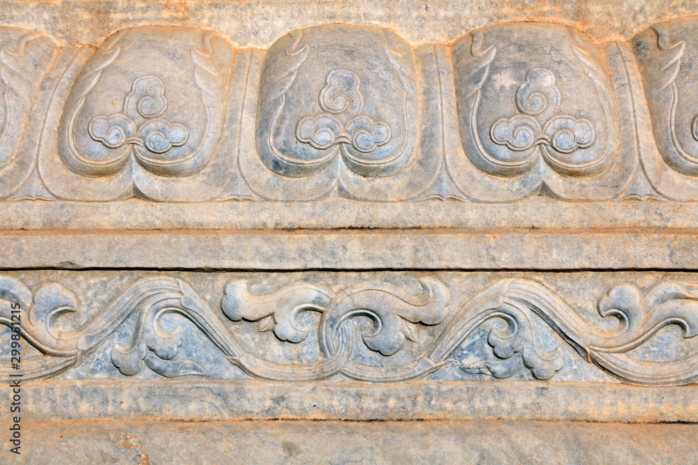 Pedestal carved decorative pattern