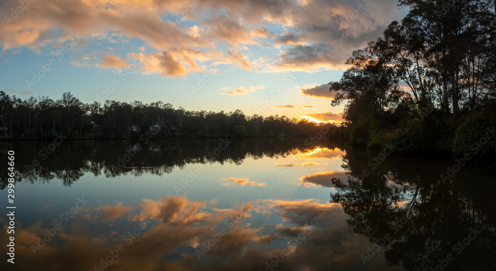 Obraz premium Panoramic Sunrise Over River
