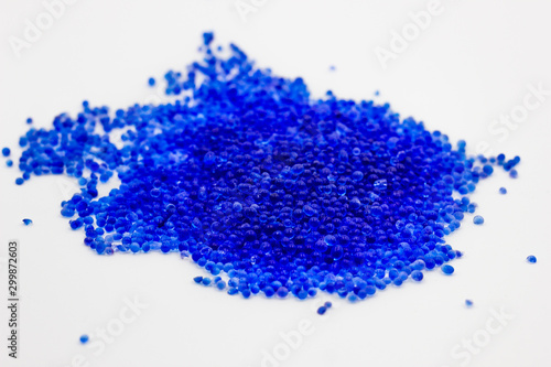 Blue silica gel adsorbs moisture from the air, preventing damage.