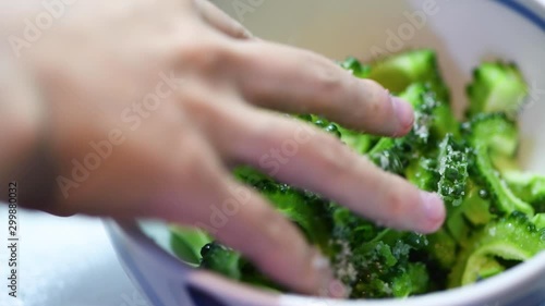 ゴーヤの塩もみ