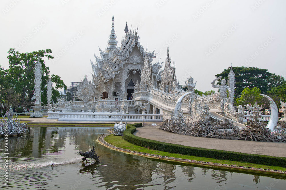 Fototapeta premium white temple in thailand