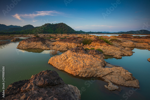 Mekong river borders of Thailand and Laos during the dry season. © Nakornthai