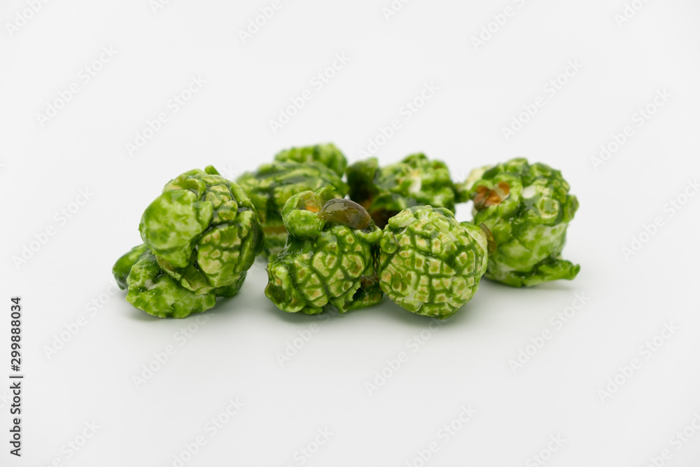 Obraz premium Lush of Japanese matcha green tea popcorn isolated on white background, Popular snack with favorite movie