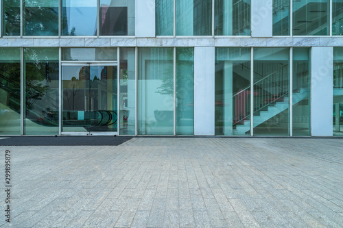 modern office building outdoors in the downtown