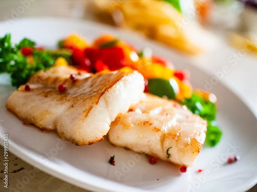 Photo Fish dish - fried fish fillet and vegetables