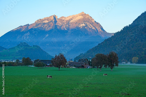 Pilatus in der Morgendämmerung, $icht von Nidwalden, Schweiz photo