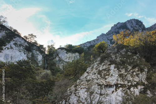 Cascada en la cumbre photo