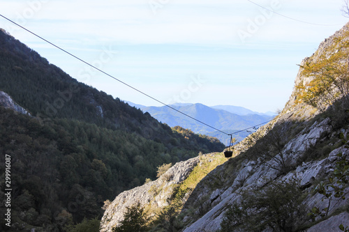 Tirolina en el valle