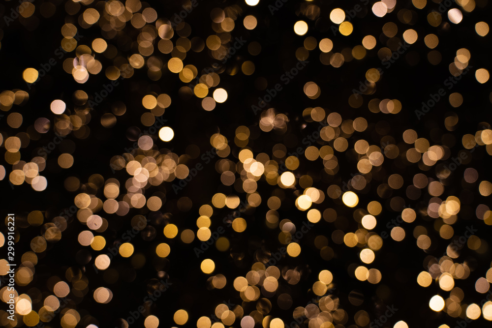 Blurry golden and white fairy string lights in dark night creating beautiful bokeh effect with glowing circles or shiny dots, abstract image for Christmas or holiday card, banner or background - obrazy, fototapety, plakaty 