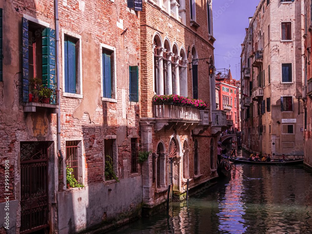 Venezia narrow water lanes and the unique town architecture