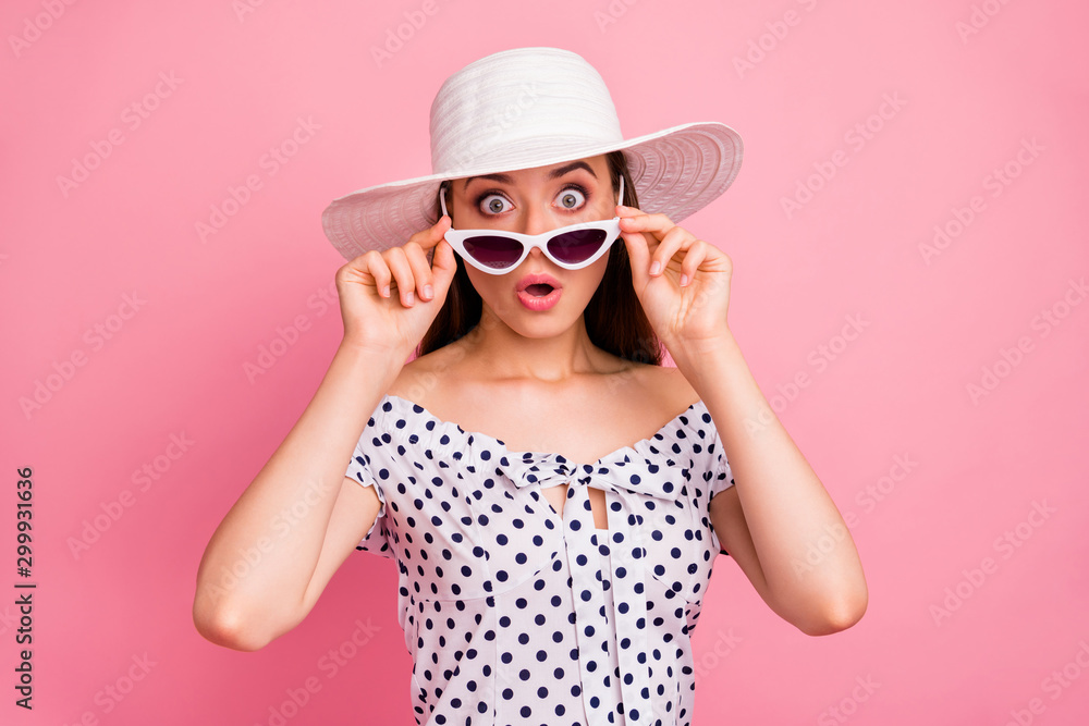 Photo of feared worried cute girl seeing airplane wing falling off while isolated with pink background Photo of feared worried cute girl seeing airplane wing falling off while isolated with pink background