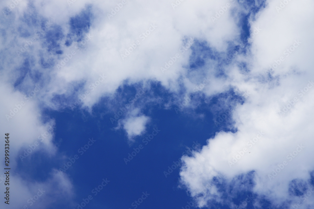 Obraz premium blue sky and white clouds