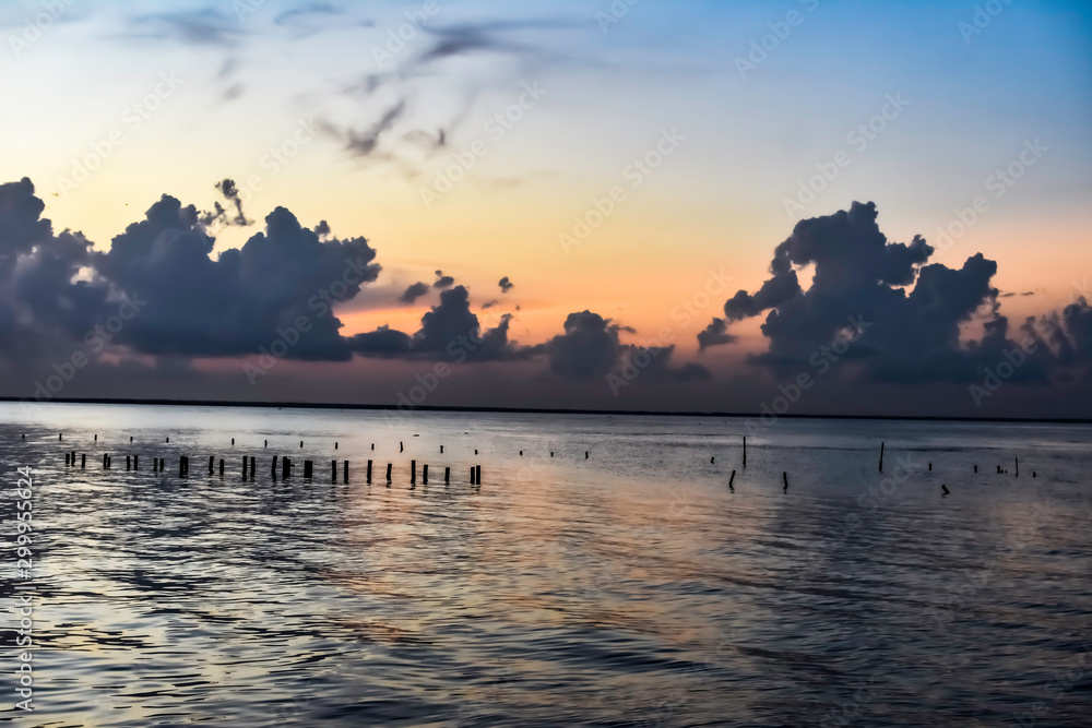 Obraz premium clouds over lake at dawn