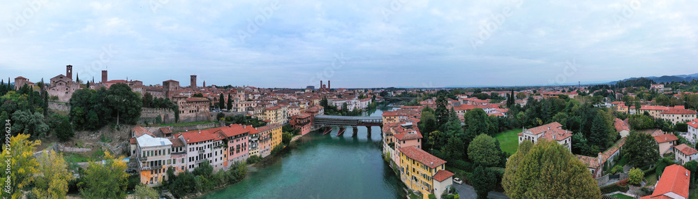 Ponte Vecchio sul Piave a Bassano del Grappa panoramica dall'alto