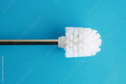 Obraz na płótnie toilet brush in white and silver w salonie