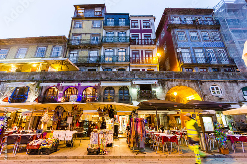 Obraz na plátně Colorful night view of Porto