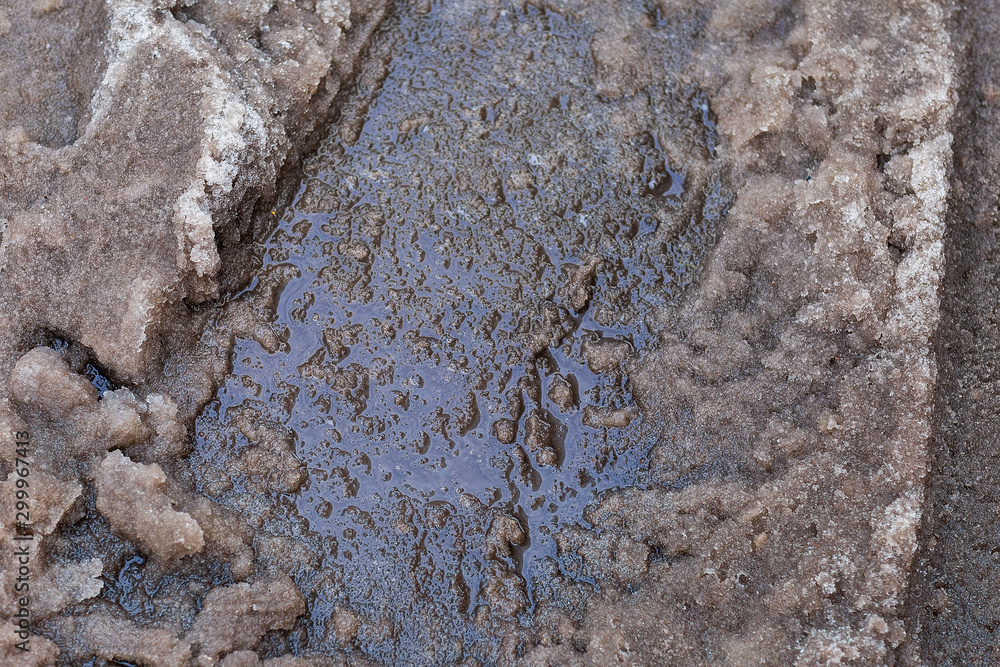 Naklejka premium water mixed with snow in the thaw, filmed in early November