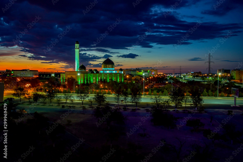 Мечеть Актау ночью