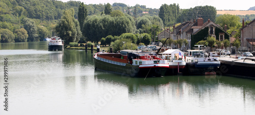 Cuadro en lienzo Saint Mammès - Quais de Seine