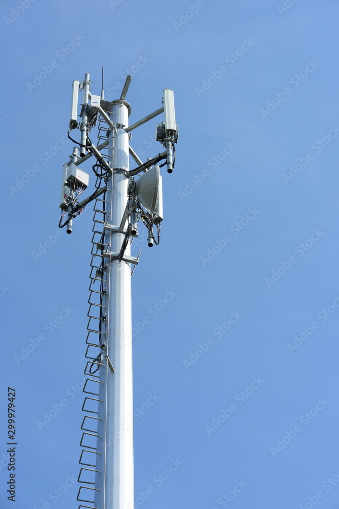 Telecommunication Tower Antennas High Pole Signal Transmission Both Wireless Phone	