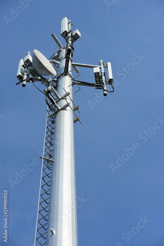 Telecommunication Tower Antennas High Pole Signal Transmission Both Wireless Phone	