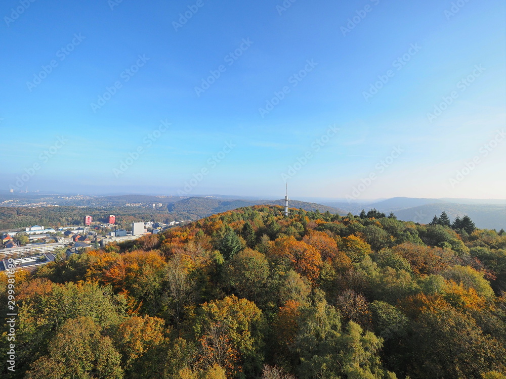 Blick auf Universität Saarbrücken und Stadtwald