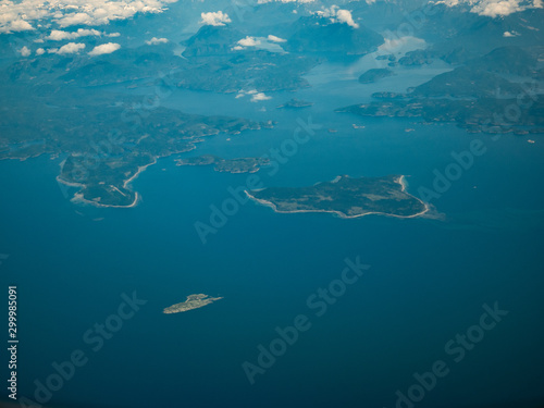 Canada  Islands forest and pacific ocean © Feng