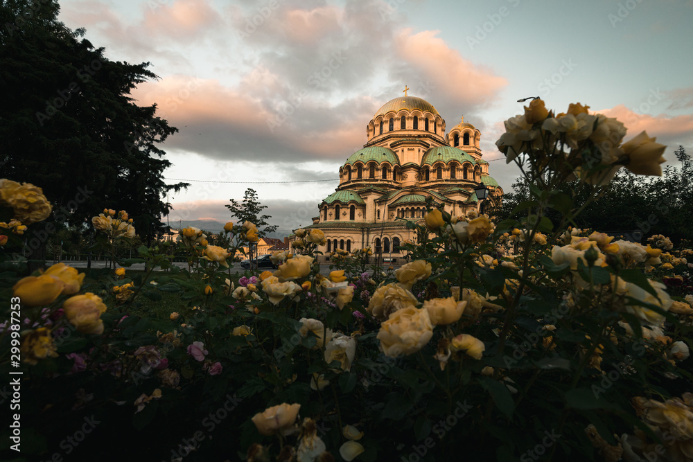 Obraz premium Famous Cathedral Saint Aleksandar Nevski during sunrise with illuminated colourful clouds during summer morning (Sofia, Bulgaria, Europe)