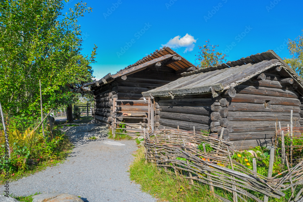 Φωτογραφία Well-preserved traditional wooden farmstead house made of resin-impregnated timbers at sunny autumn day