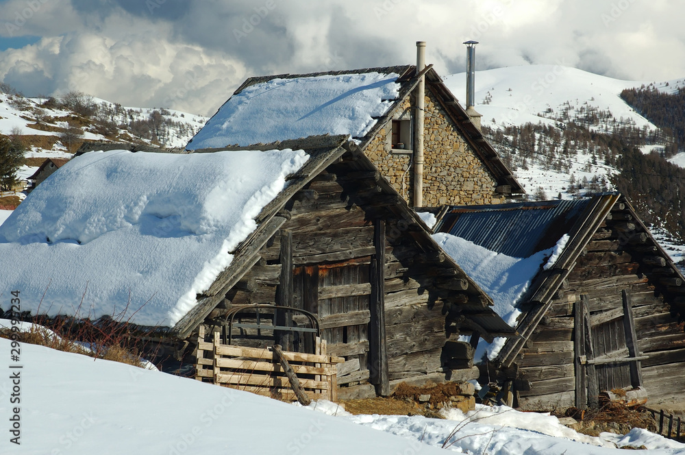 Φωτογραφία old granges in Beuil Les Launes, village of the Alpes Maritimes in the south of