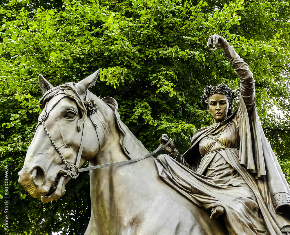 Φωτογραφία Partial view of the bronze statue of Banbury's Fyne Lady, astride a horse