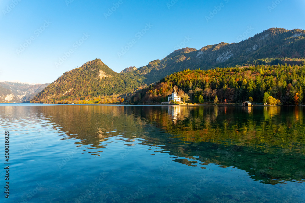 Obraz premium Grundlsee in the famous Salzkammergut in Austria